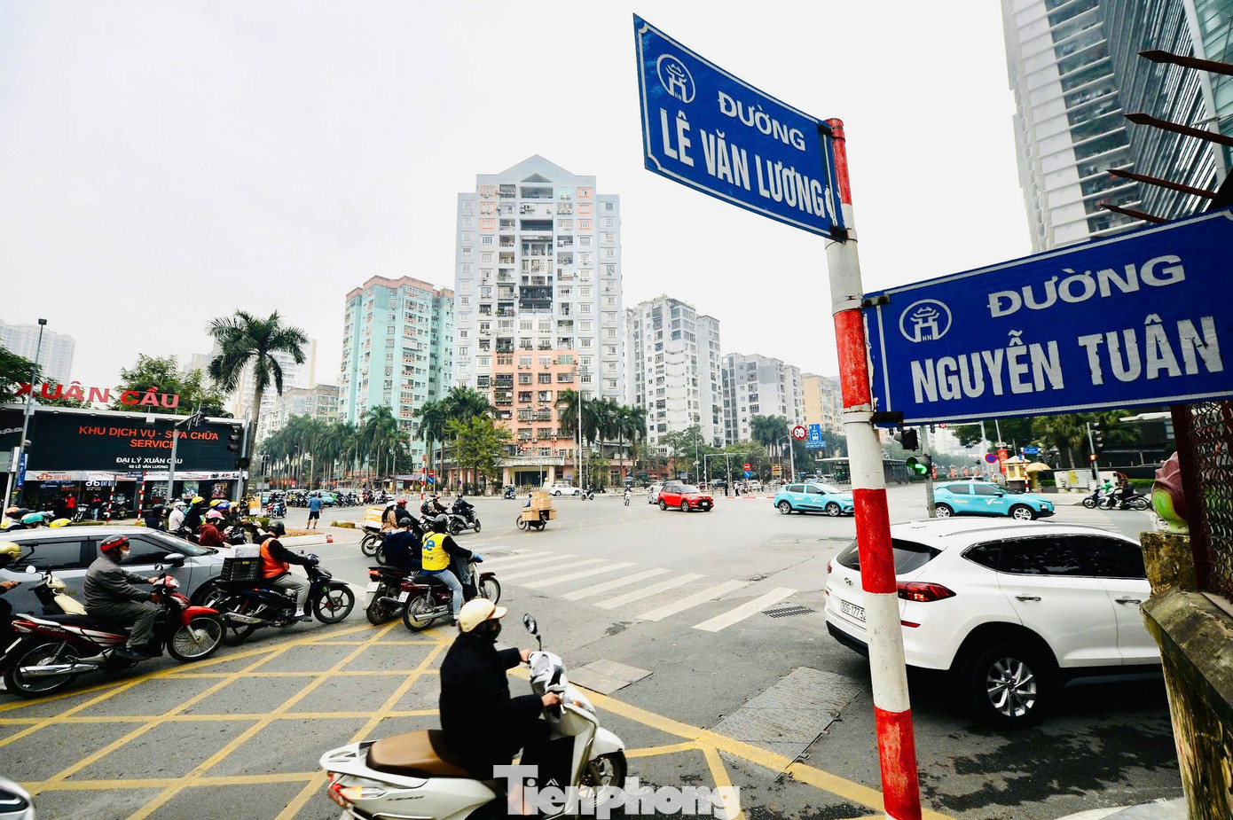 Diện mạo mới tại 'điểm nóng' Lê Văn Lương - Hoàng Minh Giám sau cải tạo - Ảnh 8