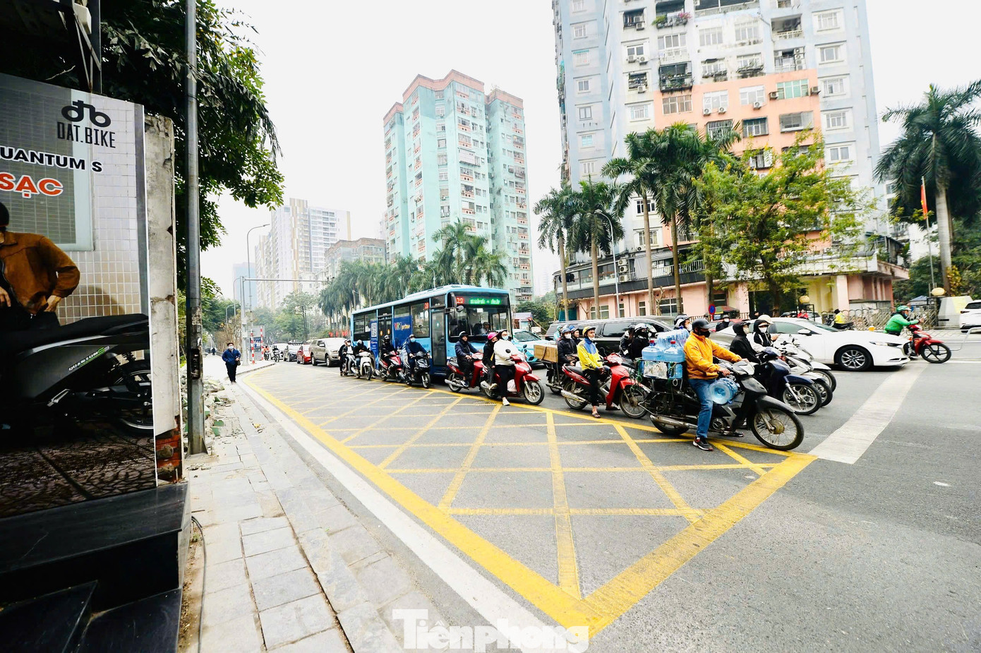 Diện mạo mới tại 'điểm nóng' Lê Văn Lương - Hoàng Minh Giám sau cải tạo - Ảnh 11