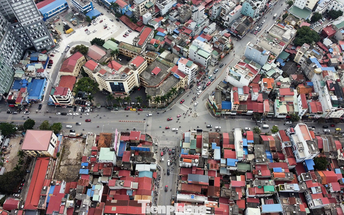 Cận cảnh phố trung tâm Hải Phòng trước ngày mở 2 chiều đường - Ảnh 14