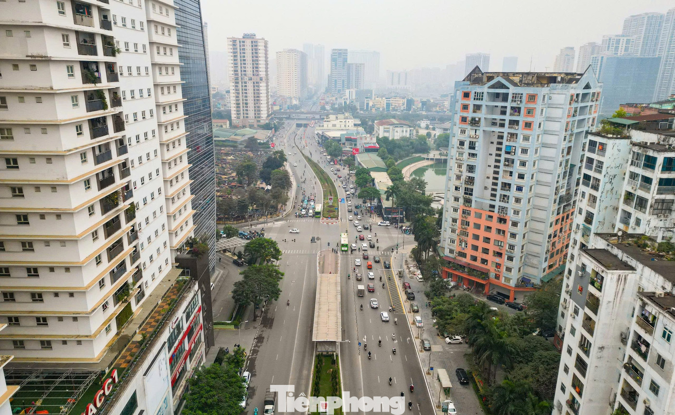 Diện mạo mới tại 'điểm nóng' Lê Văn Lương - Hoàng Minh Giám sau cải tạo - Ảnh 1