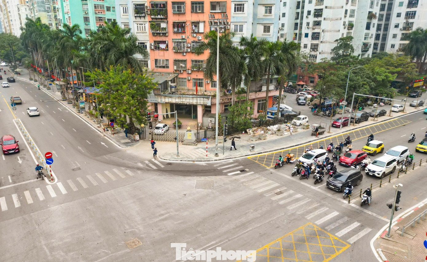 Diện mạo mới tại 'điểm nóng' Lê Văn Lương - Hoàng Minh Giám sau cải tạo - Ảnh 4