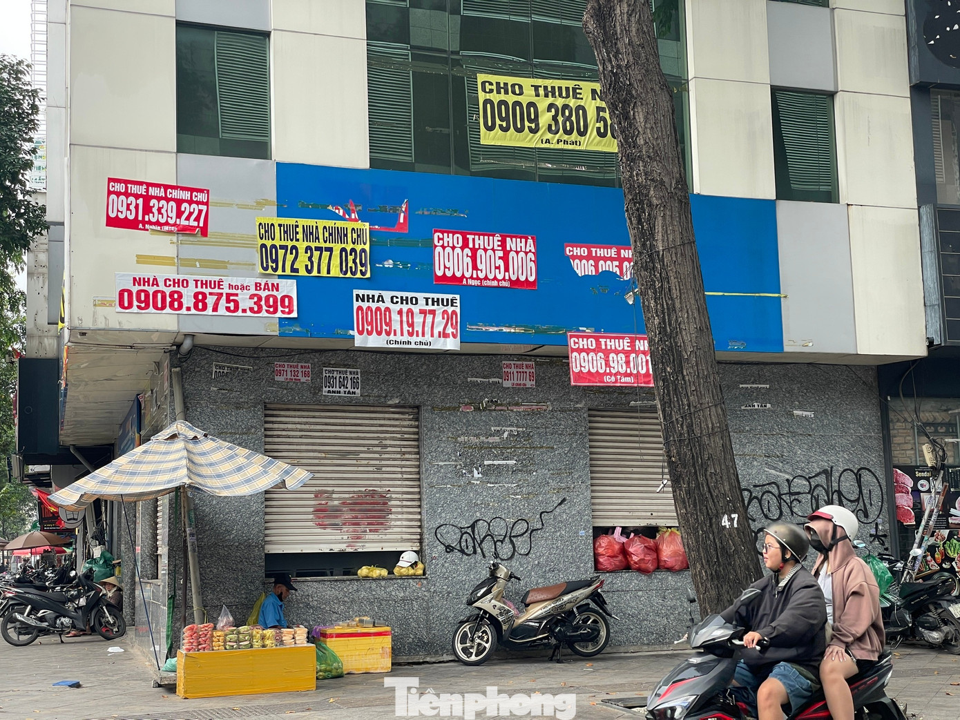 Cận Tết, mặt bằng đồng loạt treo biển cho thuê - Ảnh 6