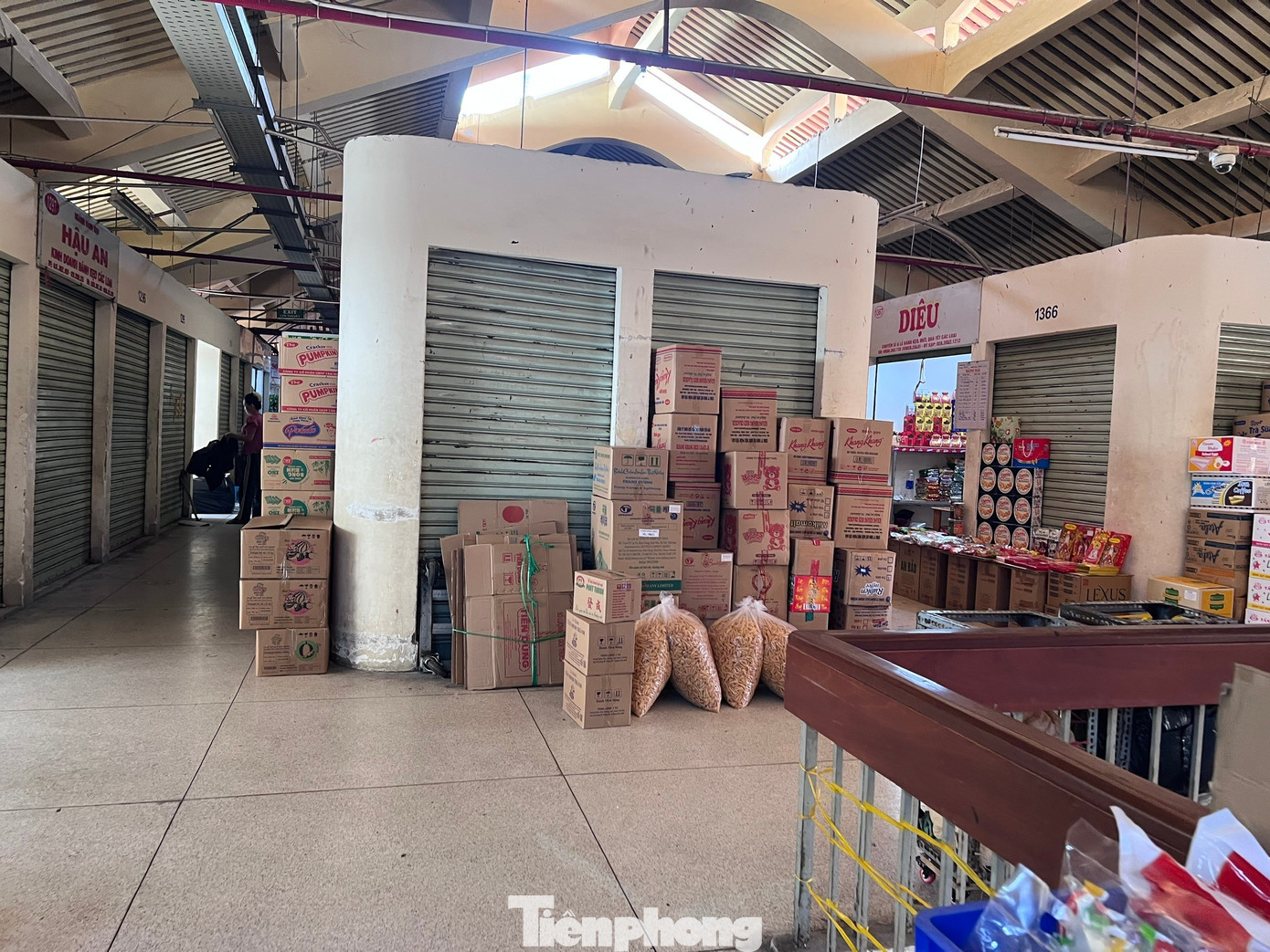 Cận Tết, mặt bằng đồng loạt treo biển cho thuê - Ảnh 13