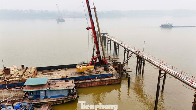 Cận cảnh công trường cầu Vân Phúc hơn 3.400 tỷ đồng vượt sông Hồng - Ảnh 5