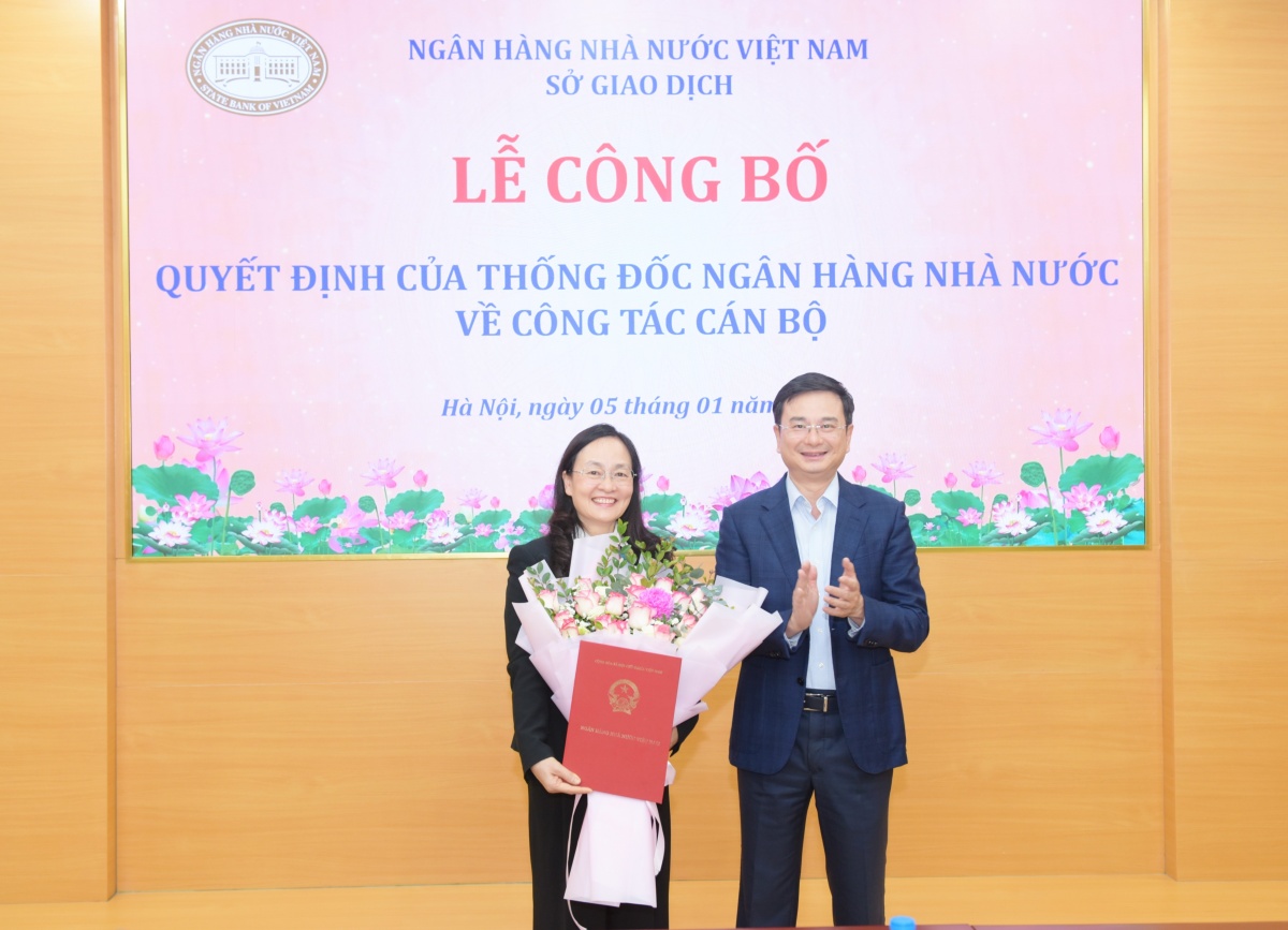 Thống đốc Nguyễn Thị Hồng bổ nhiệm Cục trưởng Cục Quản lý, giám sát và Phó Giám đốc Sở Giao dịch NHNN - Ảnh 2