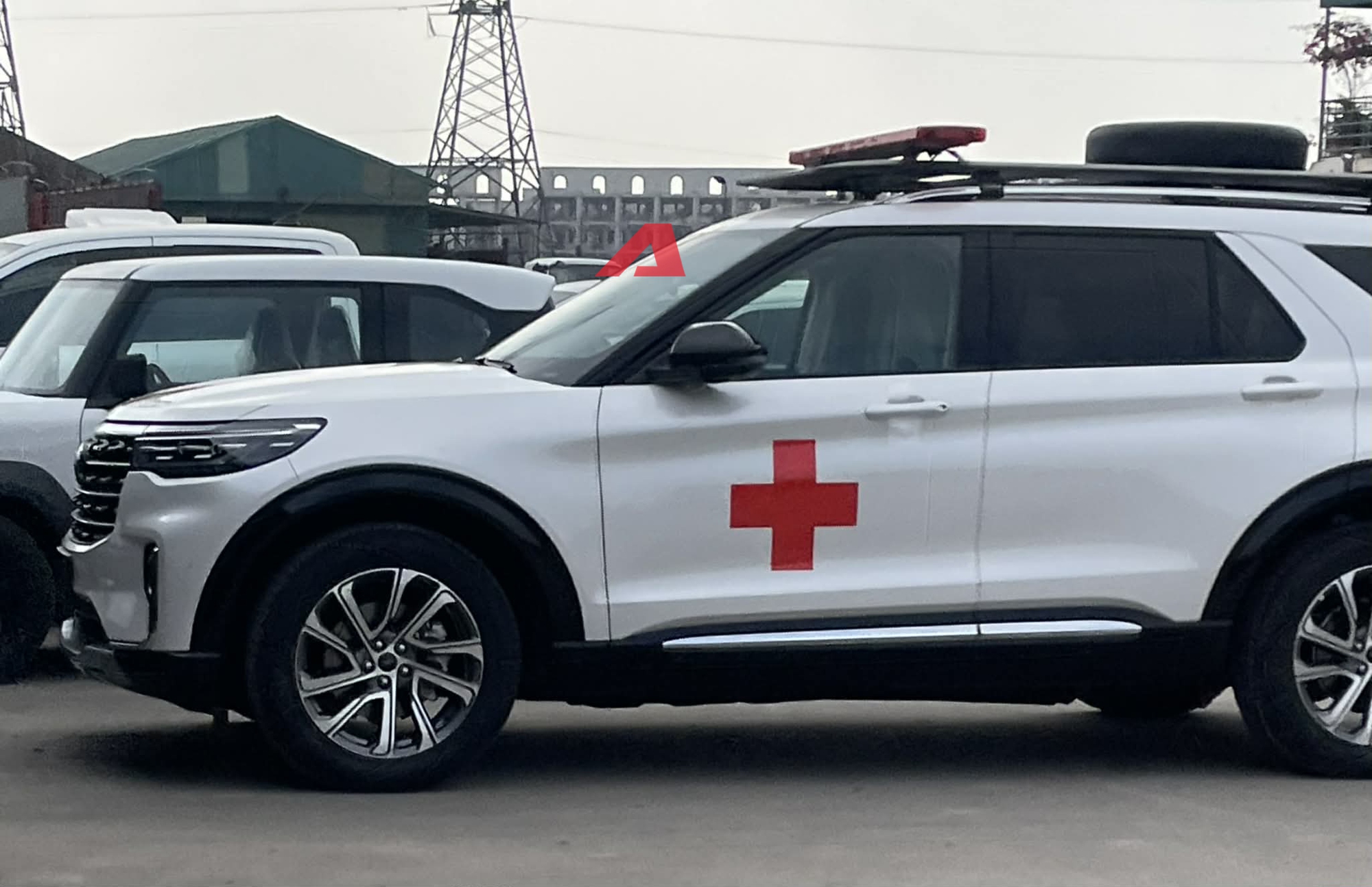 Ford Explorer phiên bản Trung Quốc về Việt Nam: Không phải xe bán cho số đông, dễ có màn hình kích cỡ 27 inch - Ảnh 1