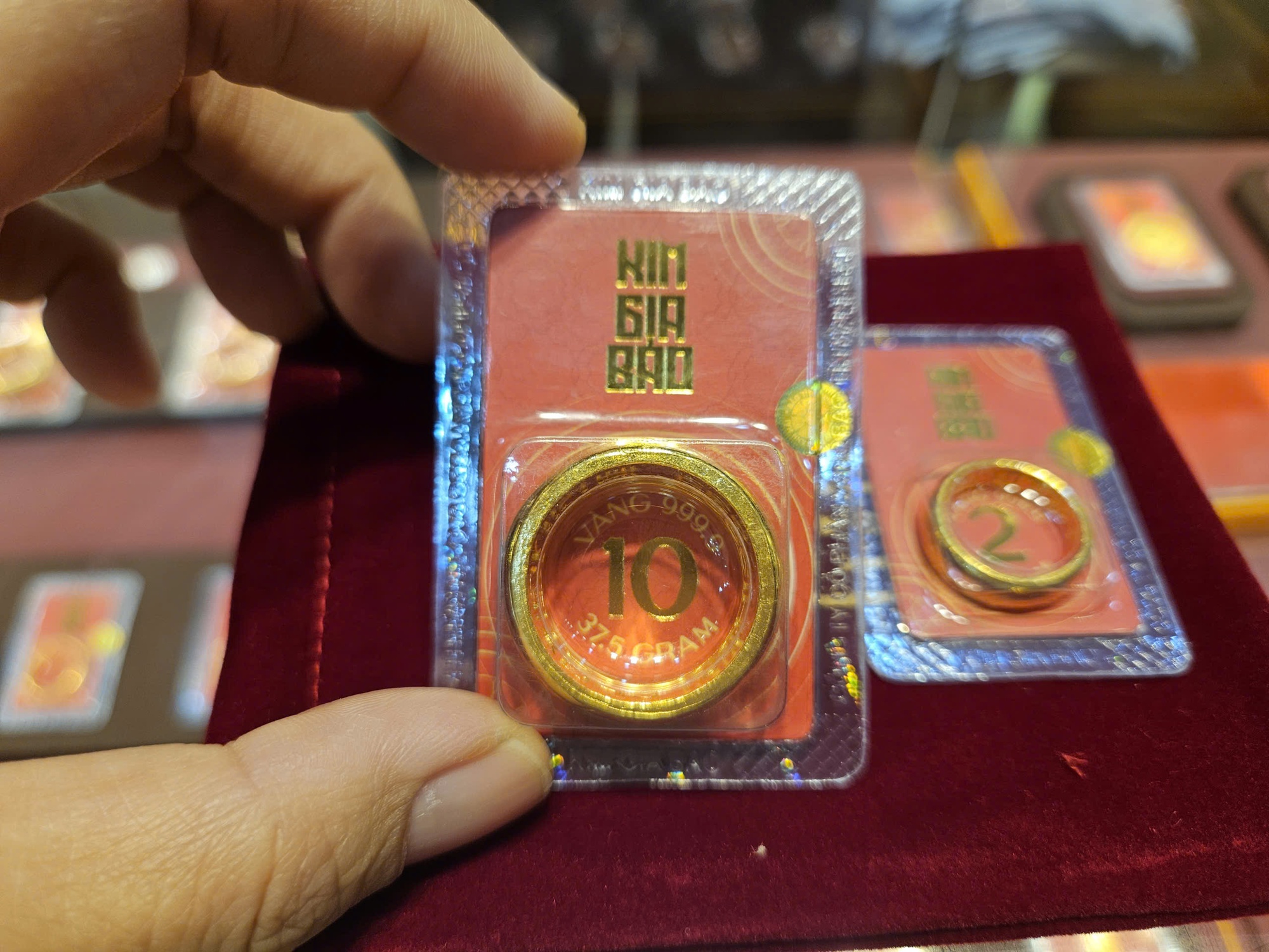 Điều gì khiến giá vàng, bạc liên tục lập đỉnh? - Ảnh 2