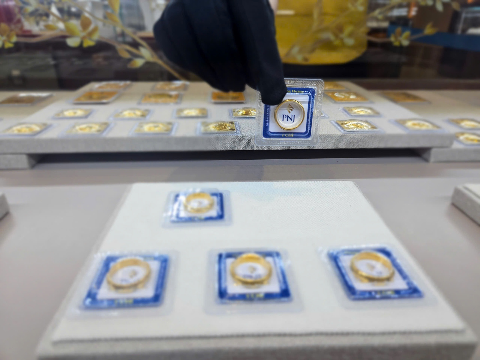 Giá vàng cao vút, đại gia vàng báo lãi hơn 2.800 tỉ đồng - Ảnh 1