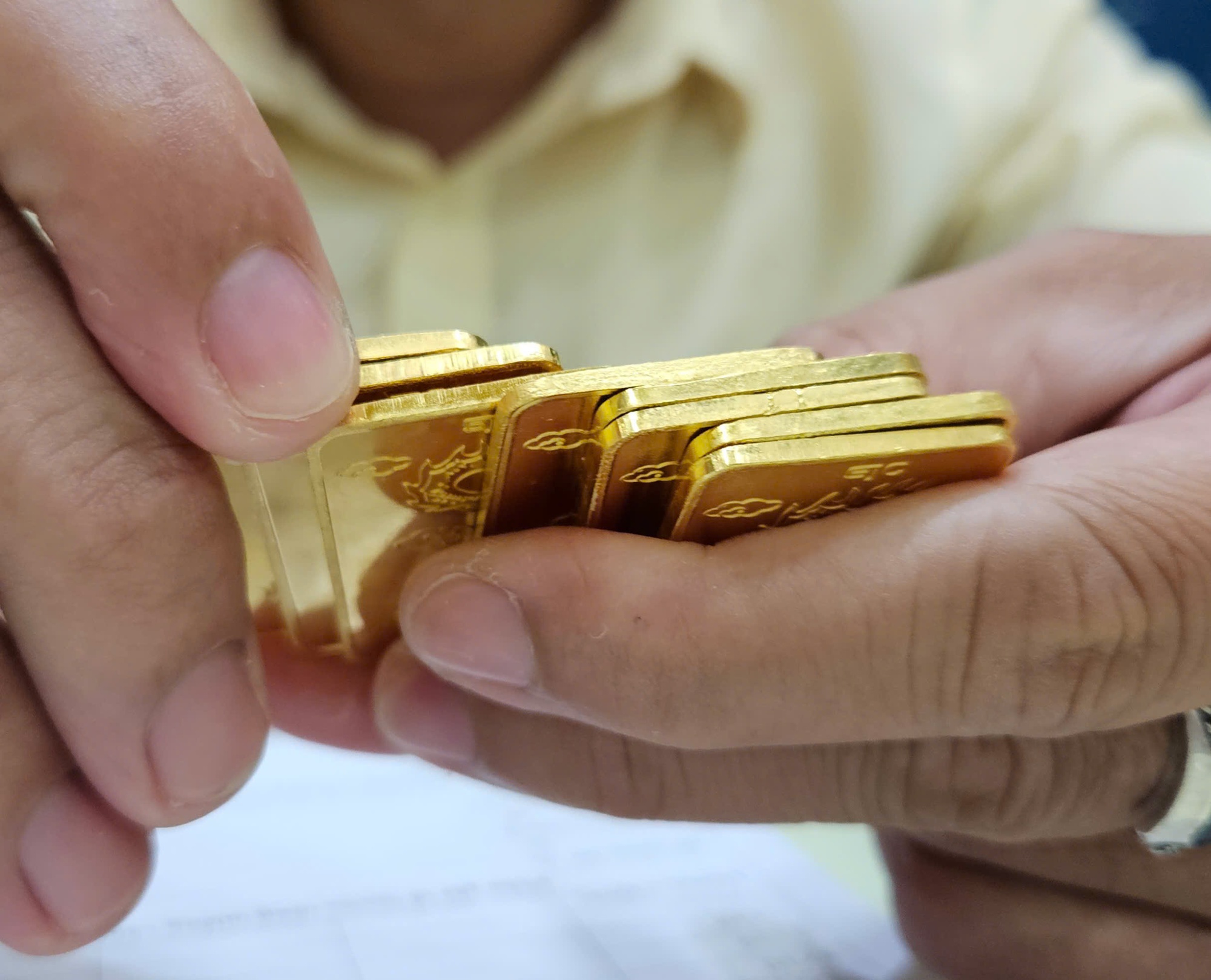Đầu năm 2026, giá vàng nhẫn có nơi vượt xa vàng miếng SJC - Ảnh 1