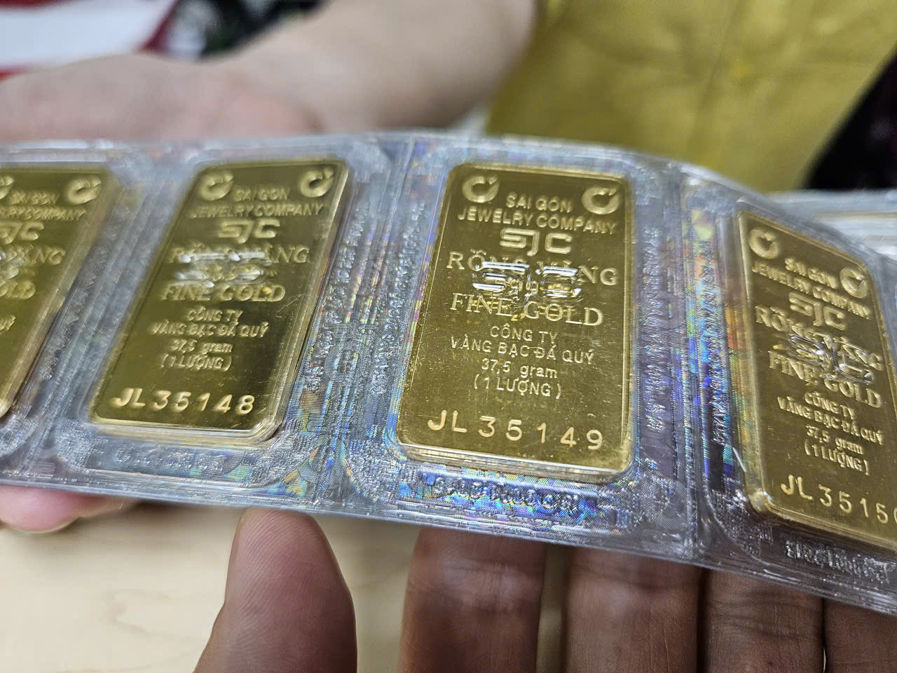 Đánh thuế giao dịch vàng miếng có ảnh hưởng tới giá vàng? - Ảnh 1
