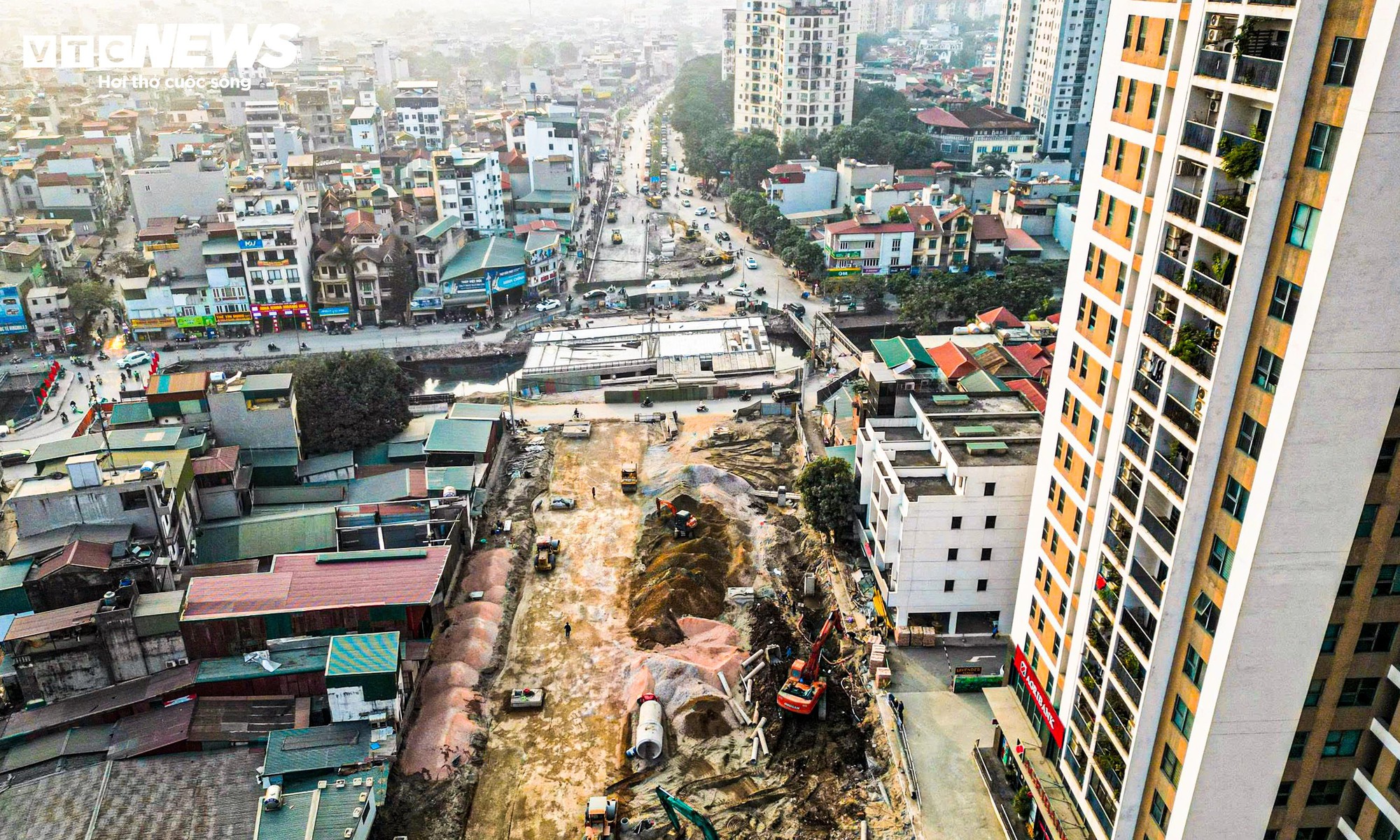 Công trường Vành đai 2,5 sáng đèn xuyên đêm, chạy nước rút trước ngày thông xe - Ảnh 1