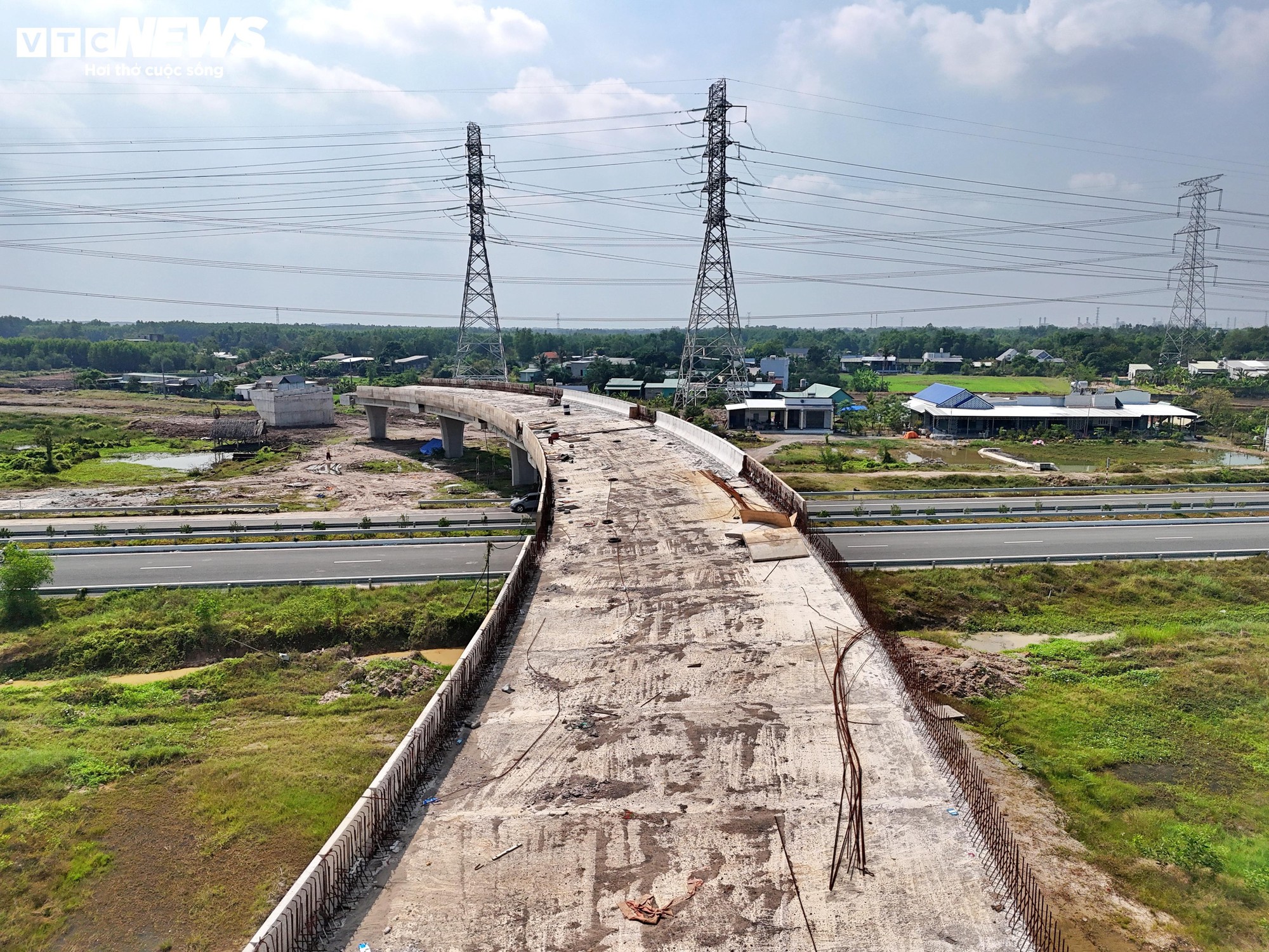 Cận cảnh đường Vành đai 3 đoạn qua Đồng Nai tăng tốc về đích - Ảnh 3