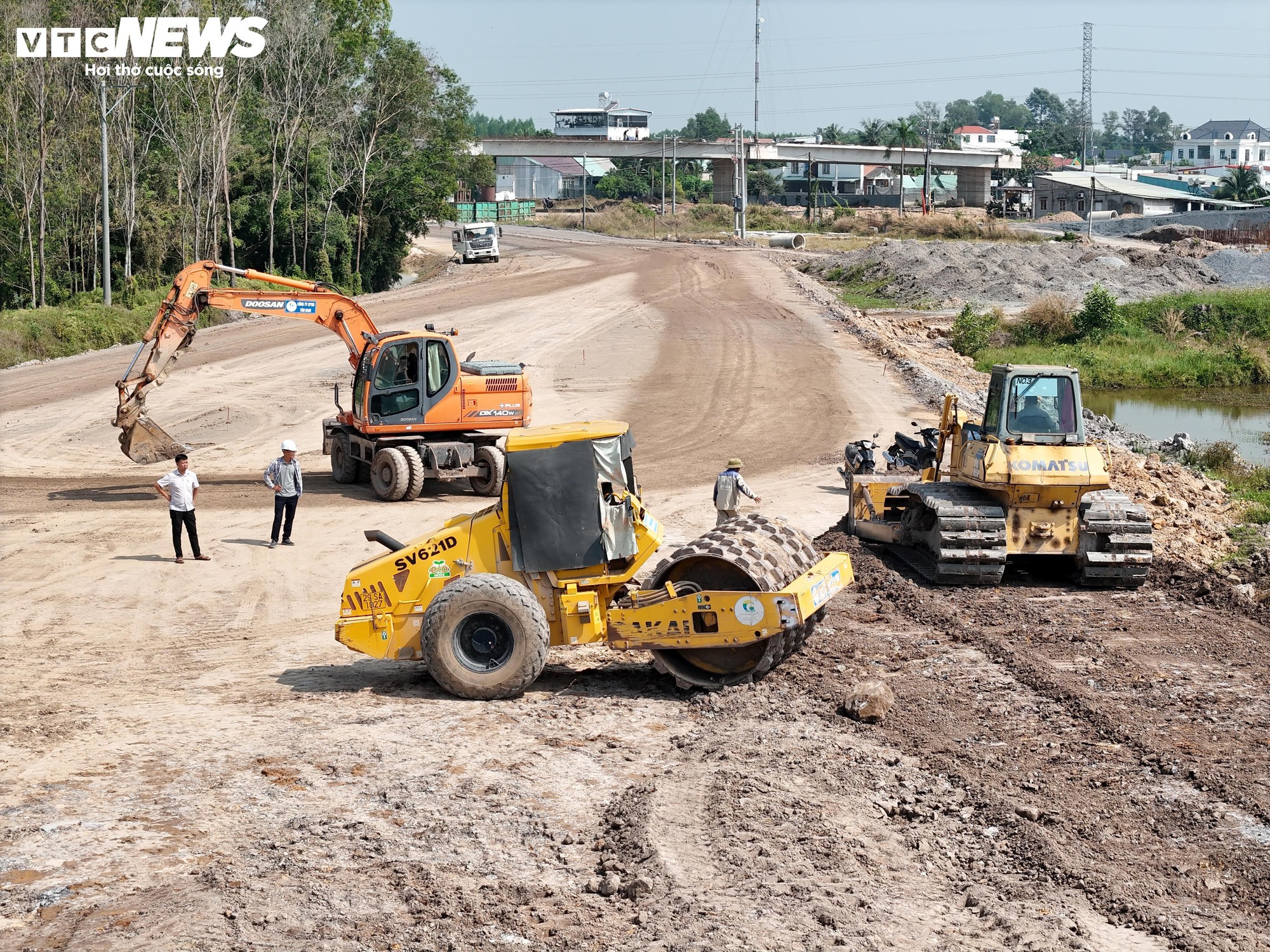 Cận cảnh đường Vành đai 3 đoạn qua Đồng Nai tăng tốc về đích - Ảnh 2