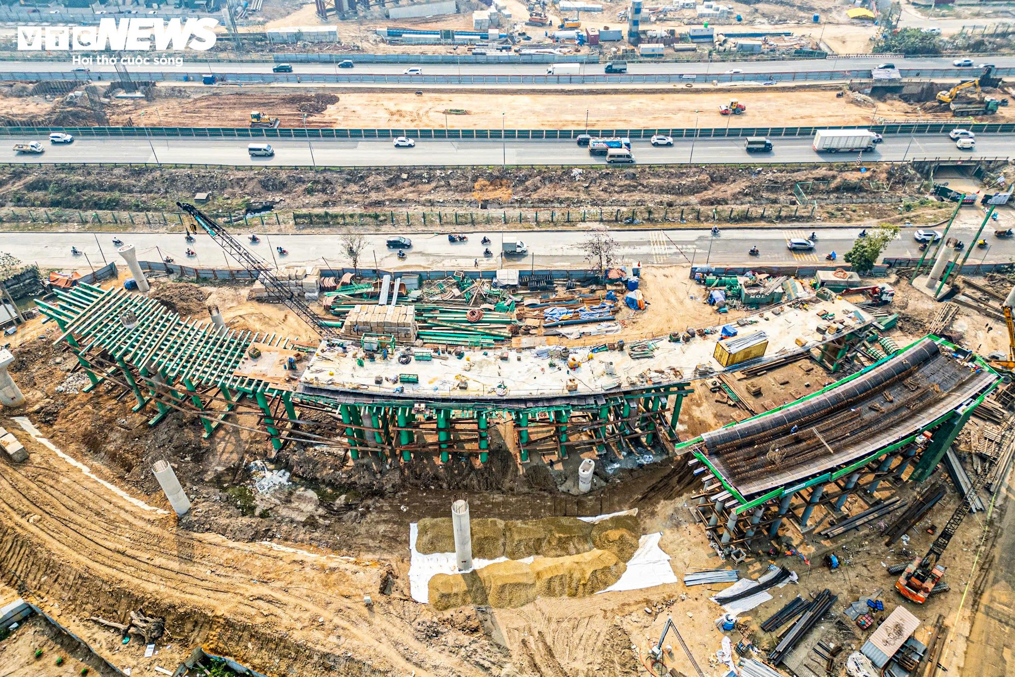 Toàn cảnh nút giao gần 2.400 tỷ đồng ở Hà Nội nhìn từ trên cao - Ảnh 11