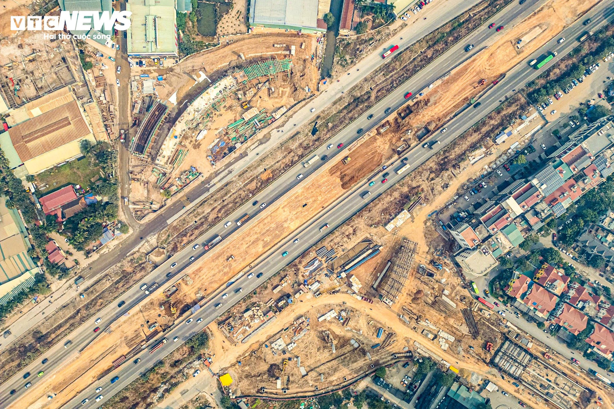 Toàn cảnh nút giao gần 2.400 tỷ đồng ở Hà Nội nhìn từ trên cao - Ảnh 12