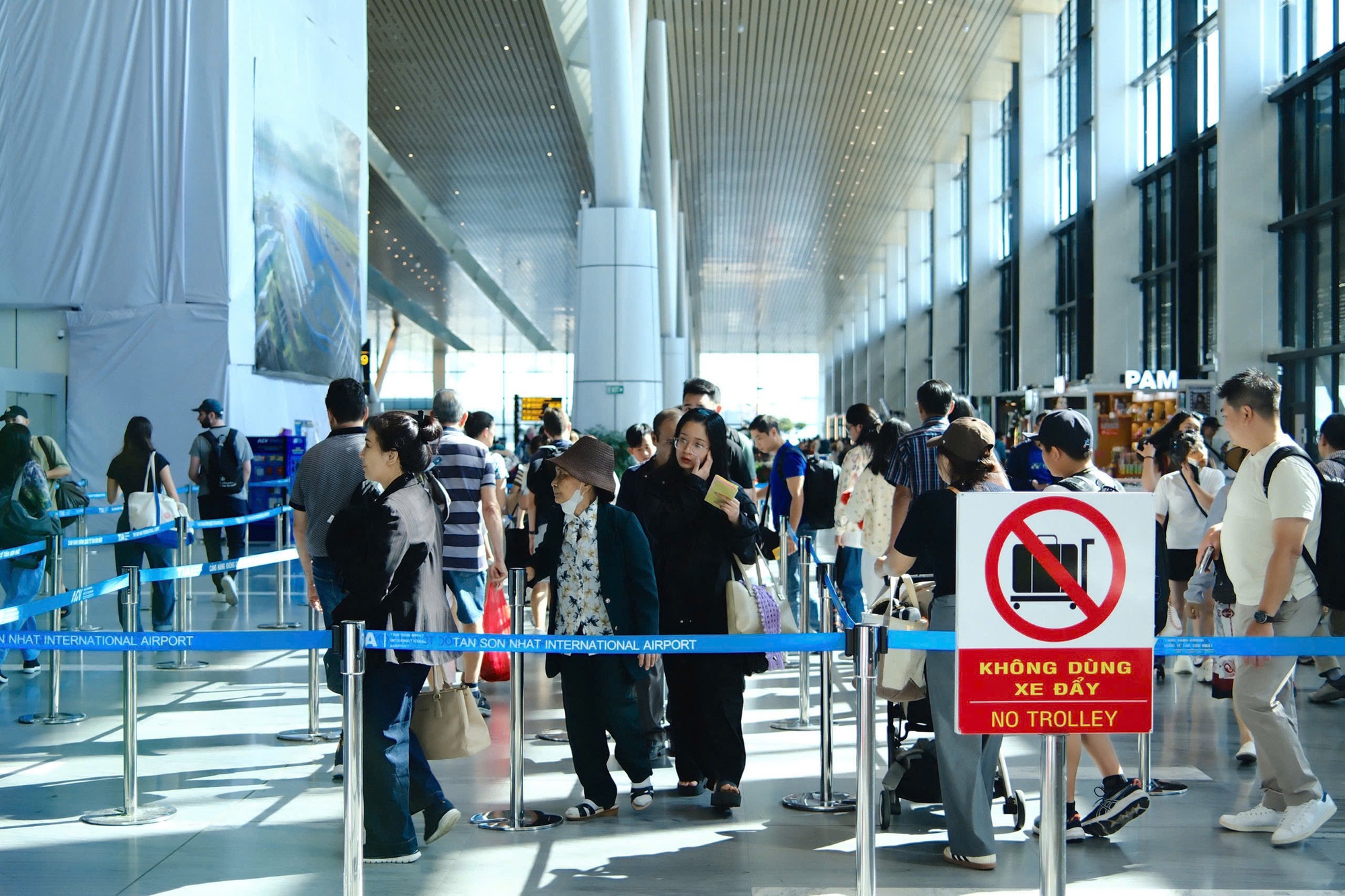 Bất ngờ giá vé máy bay chặng TPHCM - Hà Nội dịp Tết - Ảnh 1