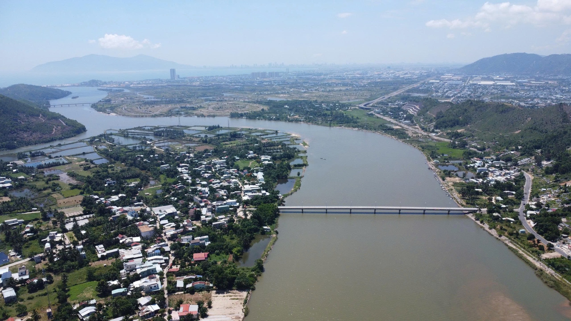 Đà Nẵng chi hơn 1.380 tỉ đồng làm đường ven sông kết nối khu thương mại tự do - Ảnh 1