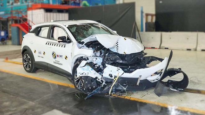 Xe VinFast VF6, VF7 chịu va chạm mạnh: Thân vỏ biến dạng ra sao, người trong xe an toàn thế nào? - Ảnh 3