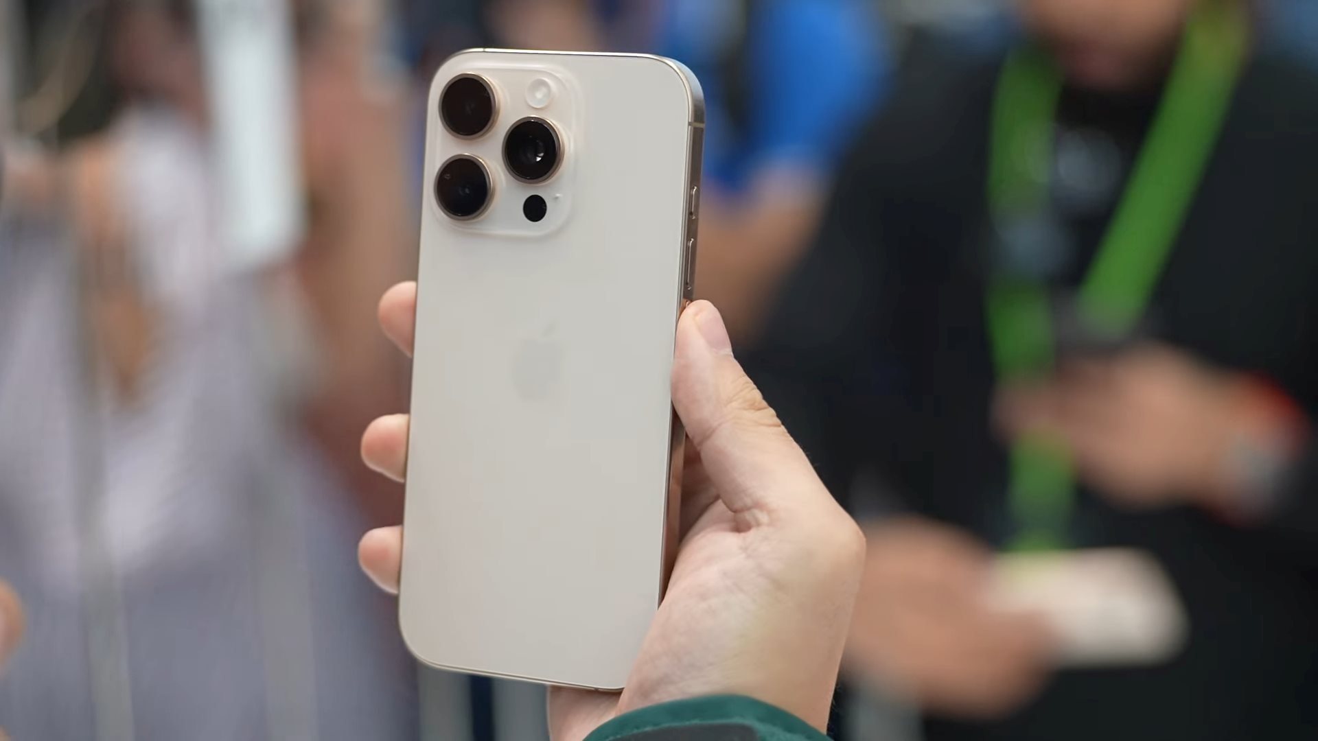 iPhone 16 Pro Max giảm giá mạnh đầu năm 2026 - Ảnh 2