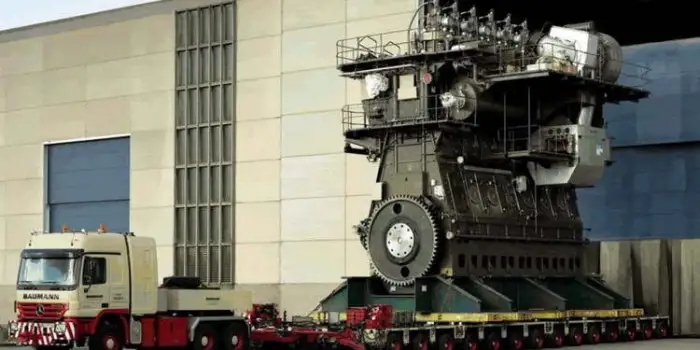 Chiêm ngưỡng "quái vật" động cơ đốt trong lớn nhất thế giới: Nặng 2.300 tấn, đốt 250 tấn nhiên liệu/ngày - Ảnh 1