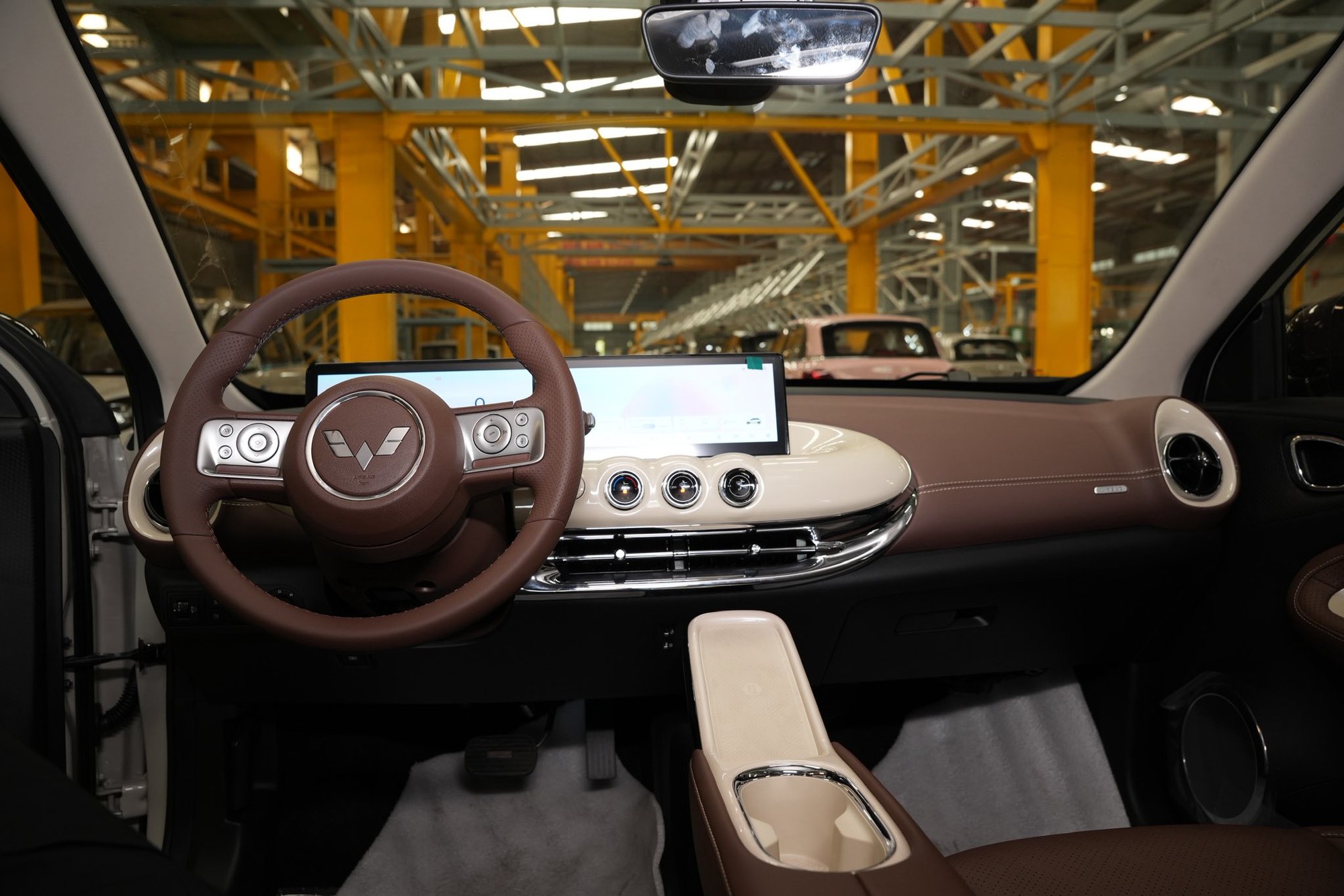 Ảnh thực tế Wuling Bingo 2026 tại Việt Nam: Giá dự kiến từ 399 triệu đồng, cần số như Mercedes, camera 360, đổi cổng sạc từng gây tranh cãi - Ảnh 6