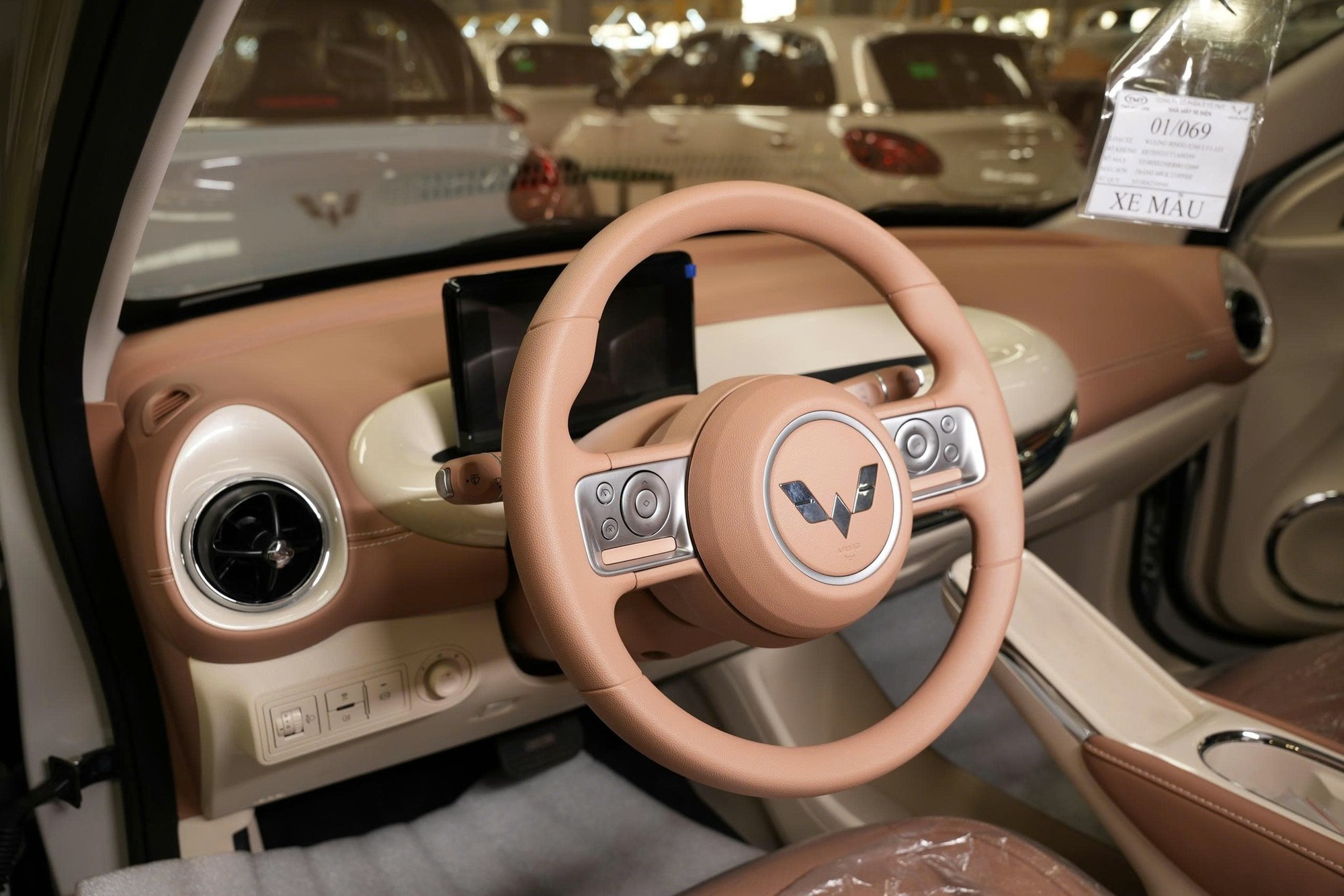 Ảnh thực tế Wuling Bingo 2026 tại Việt Nam: Giá dự kiến từ 399 triệu đồng, cần số như Mercedes, camera 360, đổi cổng sạc từng gây tranh cãi - Ảnh 3