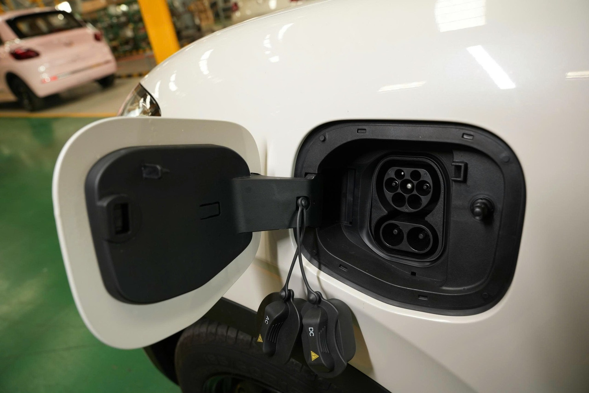 Ảnh thực tế Wuling Bingo 2026 tại Việt Nam: Giá dự kiến từ 399 triệu đồng, cần số như Mercedes, camera 360, đổi cổng sạc từng gây tranh cãi - Ảnh 9