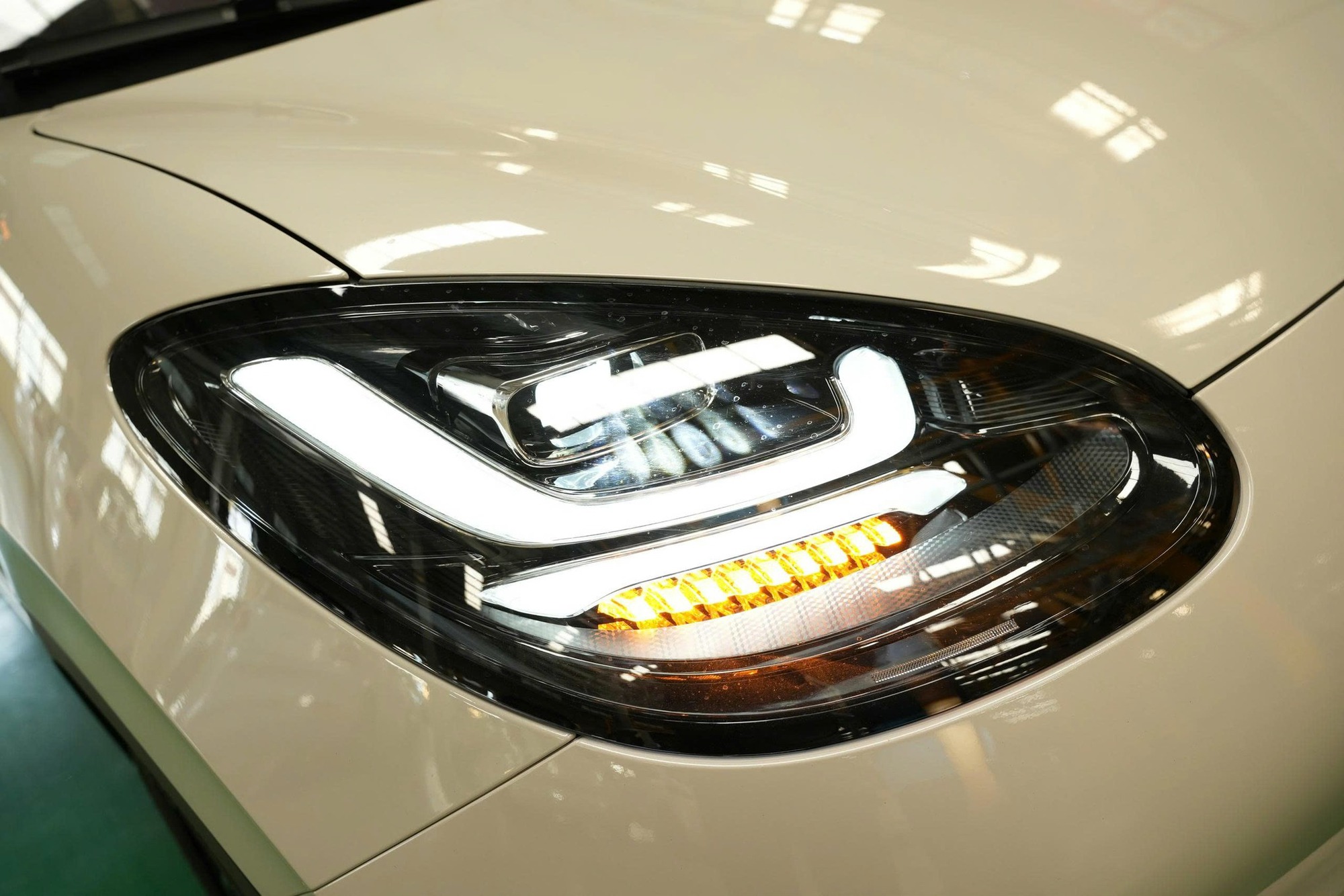 Ảnh thực tế Wuling Bingo 2026 tại Việt Nam: Giá dự kiến từ 399 triệu đồng, cần số như Mercedes, camera 360, đổi cổng sạc từng gây tranh cãi - Ảnh 10