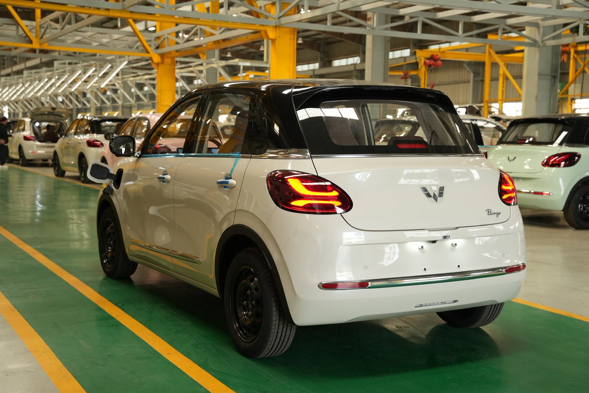 Ảnh thực tế Wuling Bingo 2026 tại Việt Nam: Giá dự kiến từ 399 triệu đồng, cần số như Mercedes, camera 360, đổi cổng sạc từng gây tranh cãi - Ảnh 11