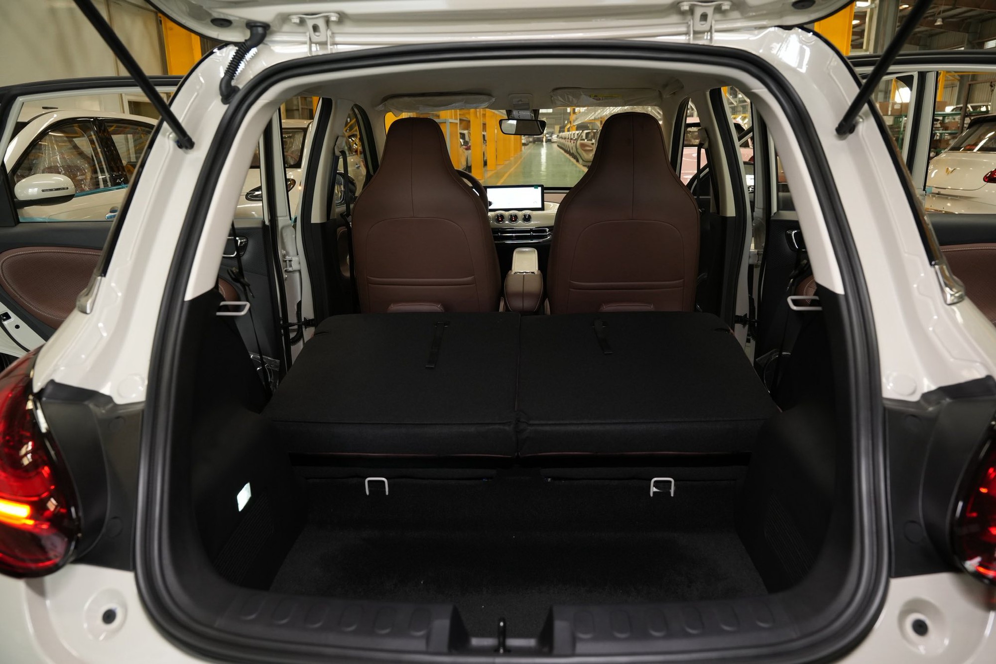 Ảnh thực tế Wuling Bingo 2026 tại Việt Nam: Giá dự kiến từ 399 triệu đồng, cần số như Mercedes, camera 360, đổi cổng sạc từng gây tranh cãi - Ảnh 8