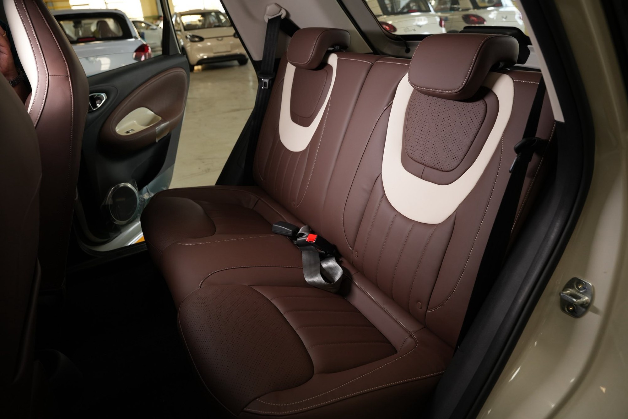 Ảnh thực tế Wuling Bingo 2026 tại Việt Nam: Giá dự kiến từ 399 triệu đồng, cần số như Mercedes, camera 360, đổi cổng sạc từng gây tranh cãi - Ảnh 7