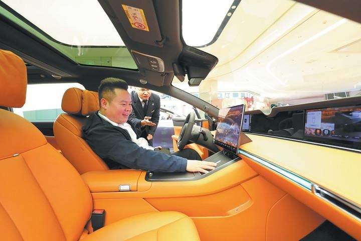 Xe VinFast VF6, VF7 chịu va chạm mạnh: Thân vỏ biến dạng ra sao, người trong xe an toàn thế nào? - Ảnh 4