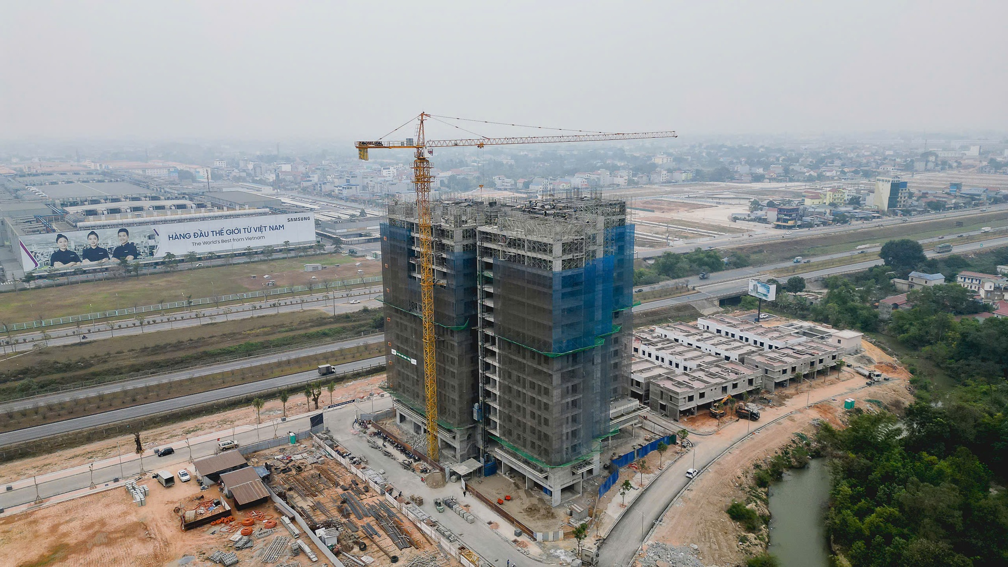 Phát hiện nhóm môi giới làm giả giấy tờ mua bán 300 căn nhà ở xã hội - Ảnh 1