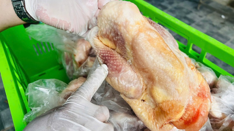 Thực phẩm bẩn liên tiếp bị phanh phui - Ảnh 4