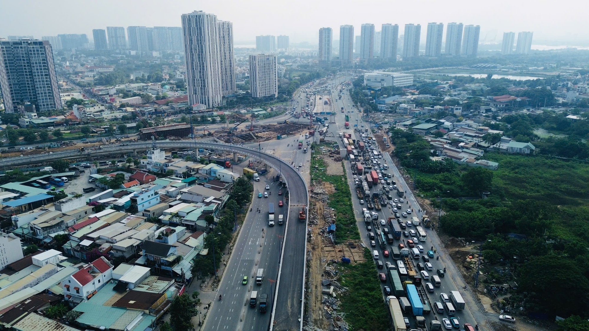 Cầu vượt N2 nút giao An Phú chính thức thông xe, giảm ùn tắc cửa ngõ Đông TPHCM - Ảnh 5