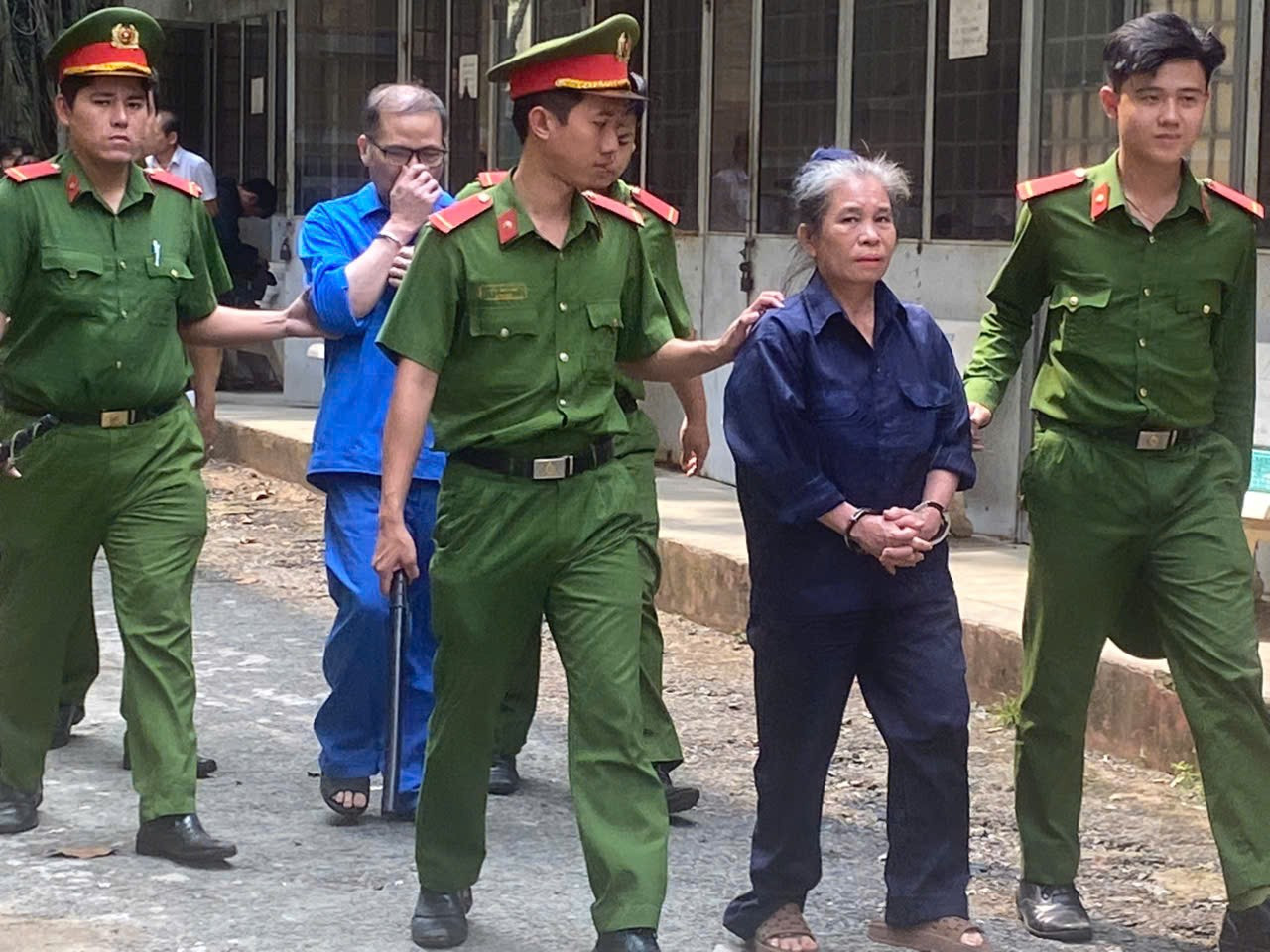 Thủ đoạn lừa đảo 13 tỷ đồng của một nữ phó giám đốc - Ảnh 1