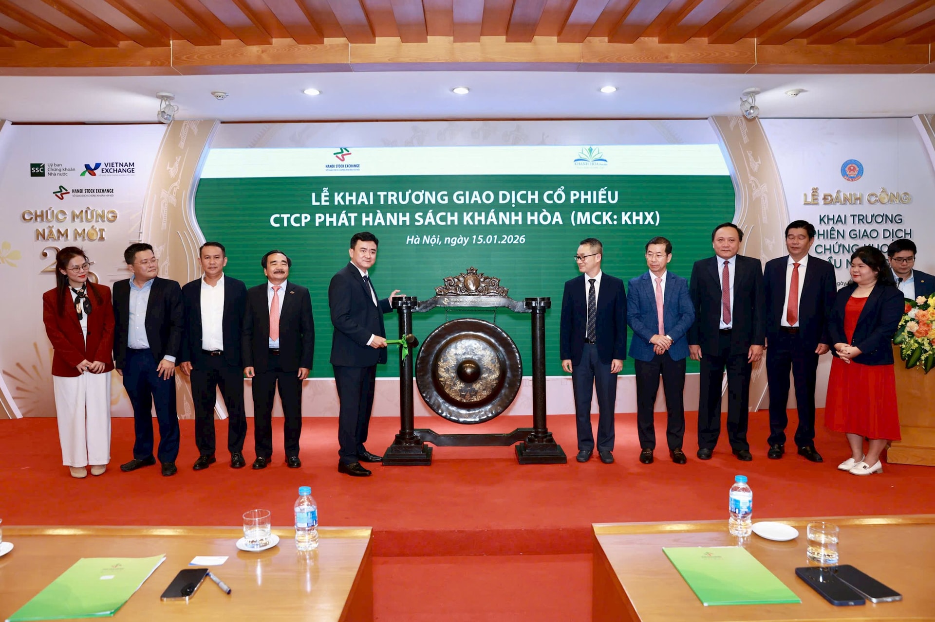 Sách Khánh Hòa (KHX) tăng kịch trần 40% ngay khi chào sàn UPCoM - Ảnh 1