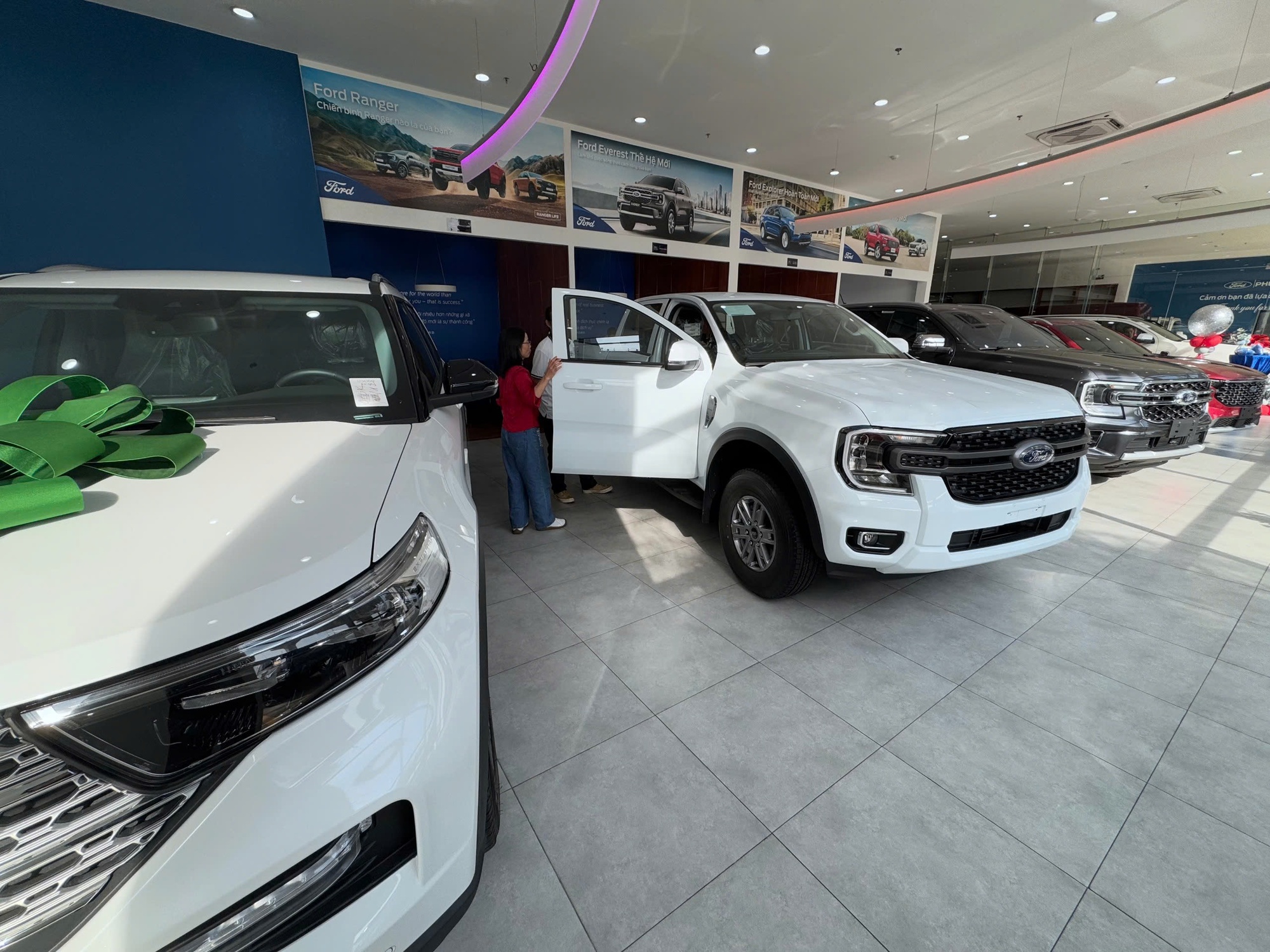 Xe bán tải sôi động trước sóng tăng giá - Ảnh 1