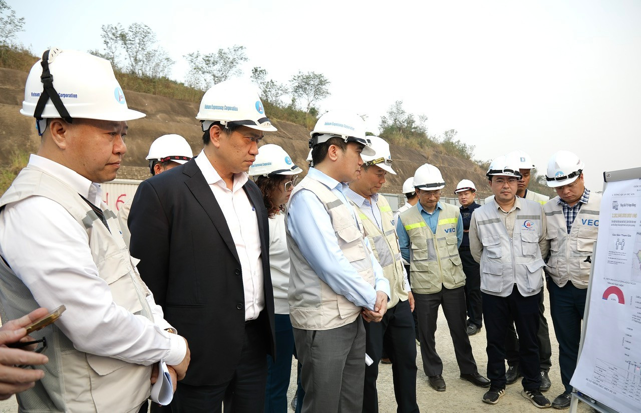 Hình ảnh cao tốc Nội Bài - Lào Cai sau hơn 3 tháng thi công mở rộng - Ảnh 6