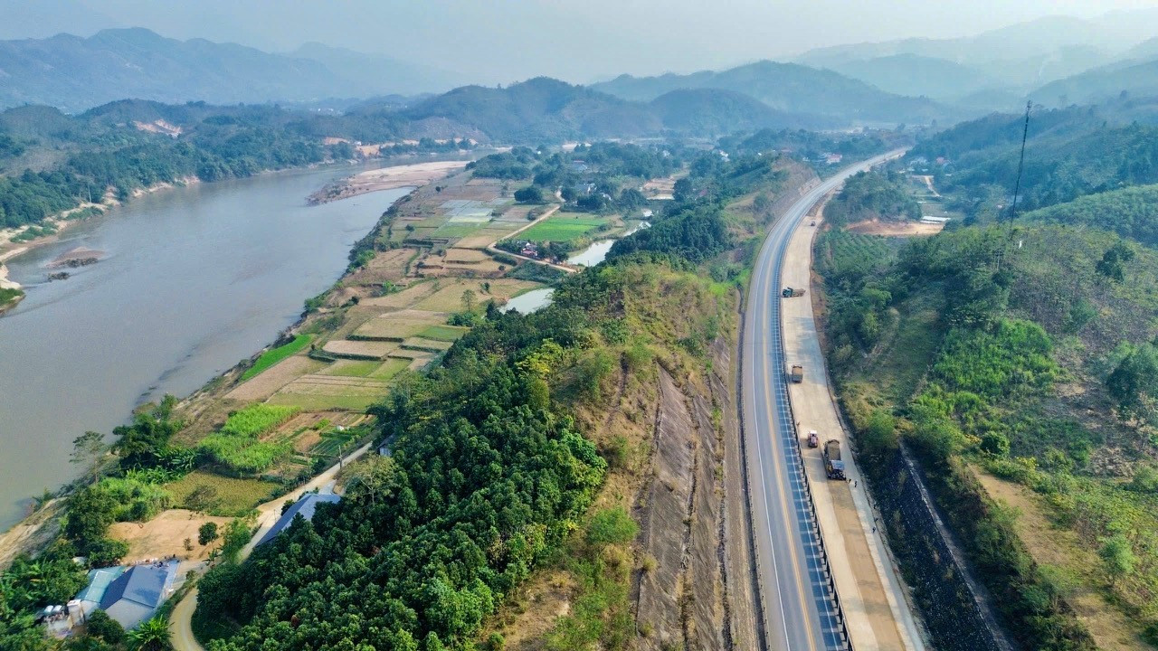 Hình ảnh cao tốc Nội Bài - Lào Cai sau hơn 3 tháng thi công mở rộng - Ảnh 7