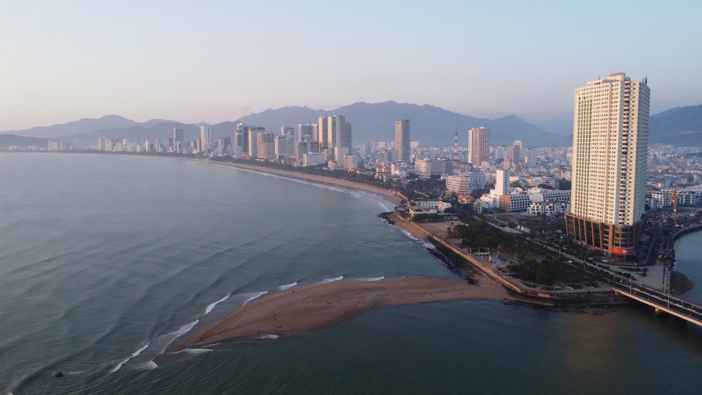 Nha Trang xuất hiện cồn cát độc lạ hình cá heo - Ảnh 7