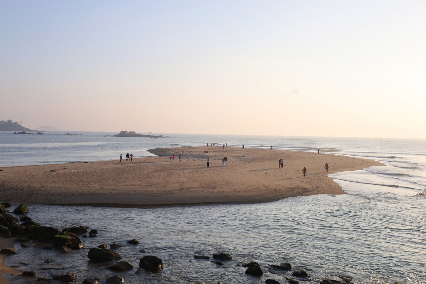 Nha Trang xuất hiện cồn cát độc lạ hình cá heo - Ảnh 5