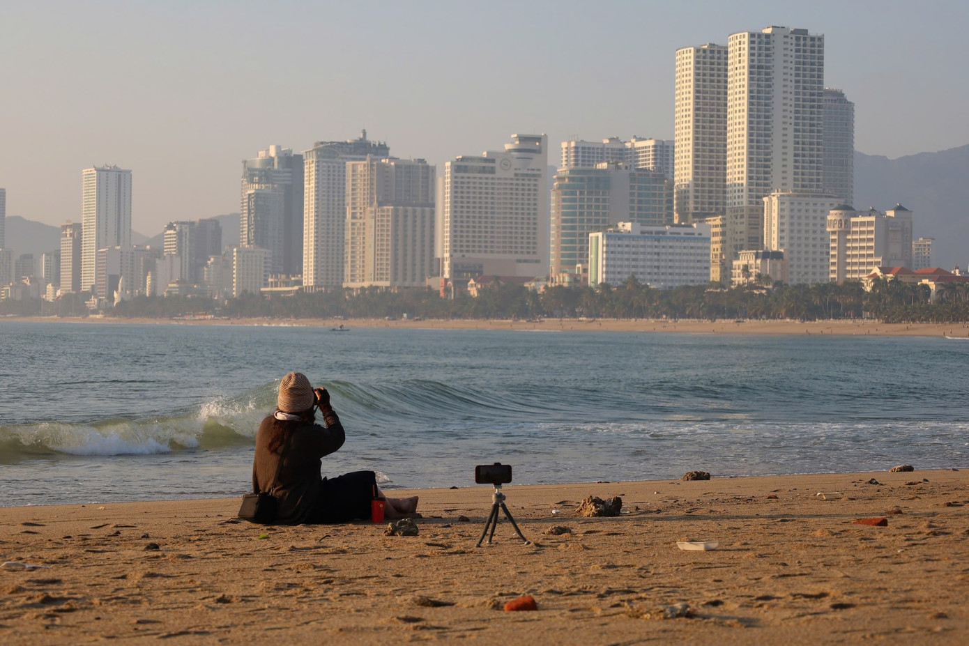 Nha Trang xuất hiện cồn cát độc lạ hình cá heo - Ảnh 4