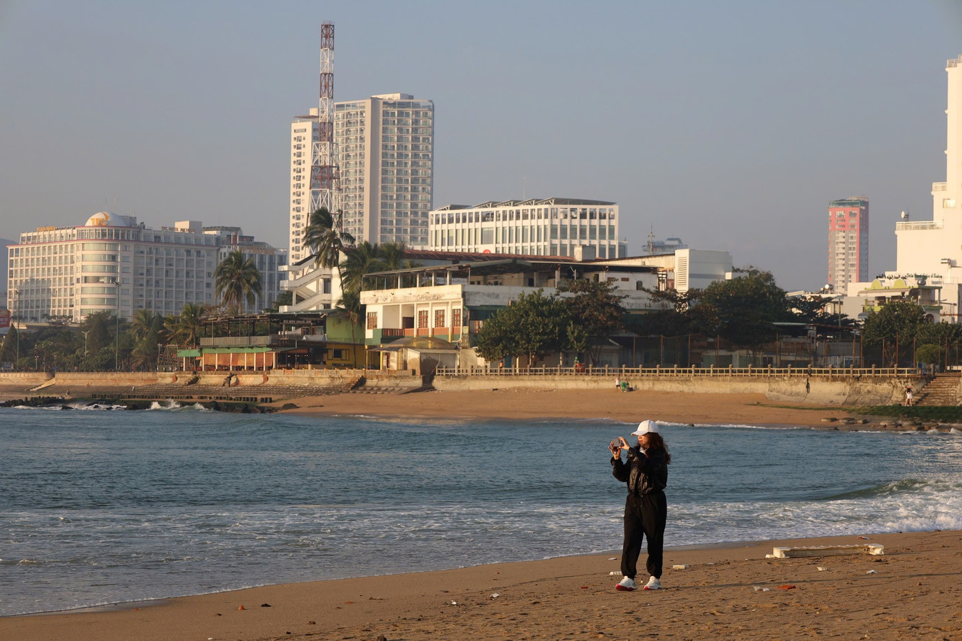 Nha Trang xuất hiện cồn cát độc lạ hình cá heo - Ảnh 6