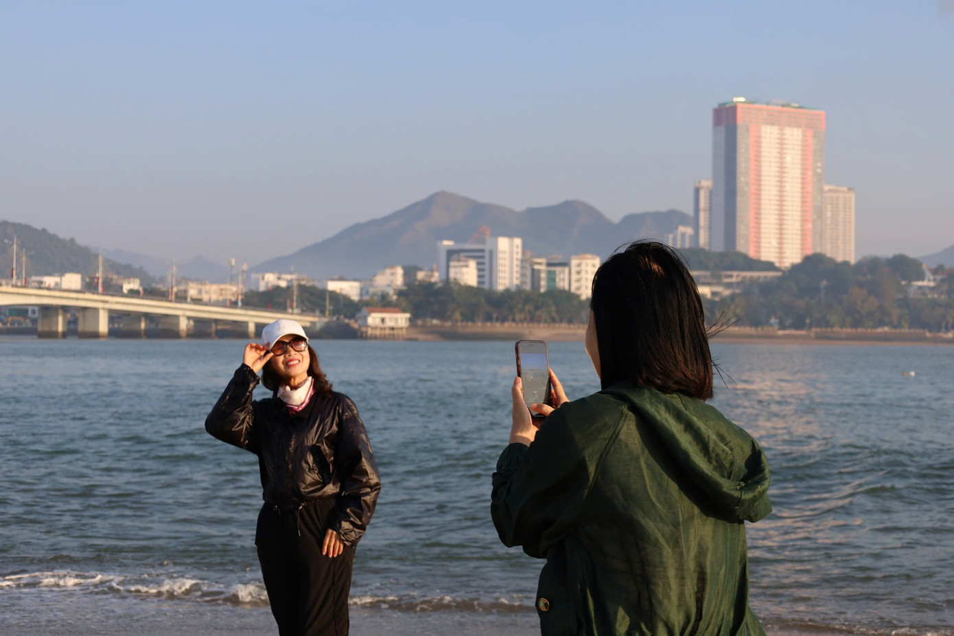 Nha Trang xuất hiện cồn cát độc lạ hình cá heo - Ảnh 3