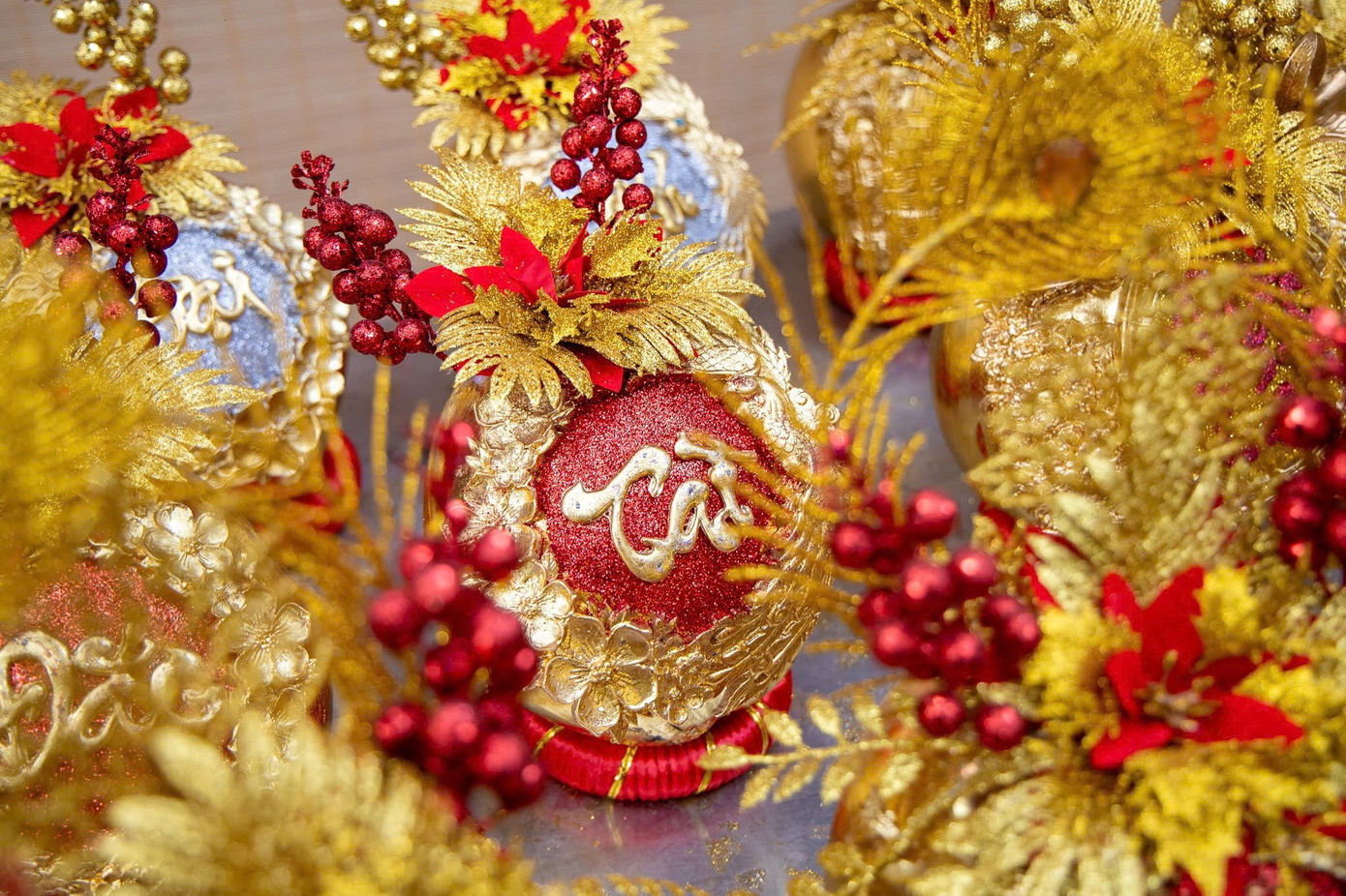 Dừa Tết độc lạ: Từ dát vàng 24K đến bonsai ngựa ‘thiên thần’ - Ảnh 1