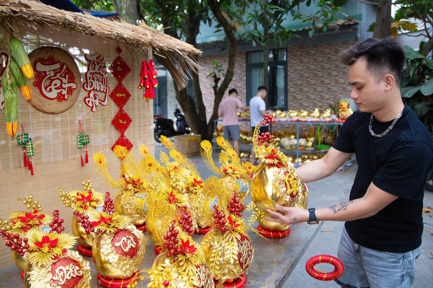 Dừa Tết độc lạ: Từ dát vàng 24K đến bonsai ngựa ‘thiên thần’ - Ảnh 3