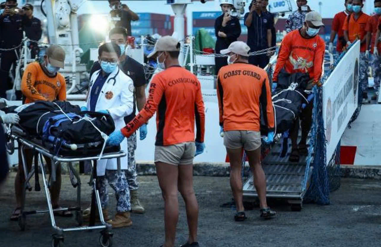 Thảm kịch chìm phà chở ít nhất 350 người ngoài khơi, nhiều người thiệt mạng và hàng chục người vẫn còn mất tích - Ảnh 2