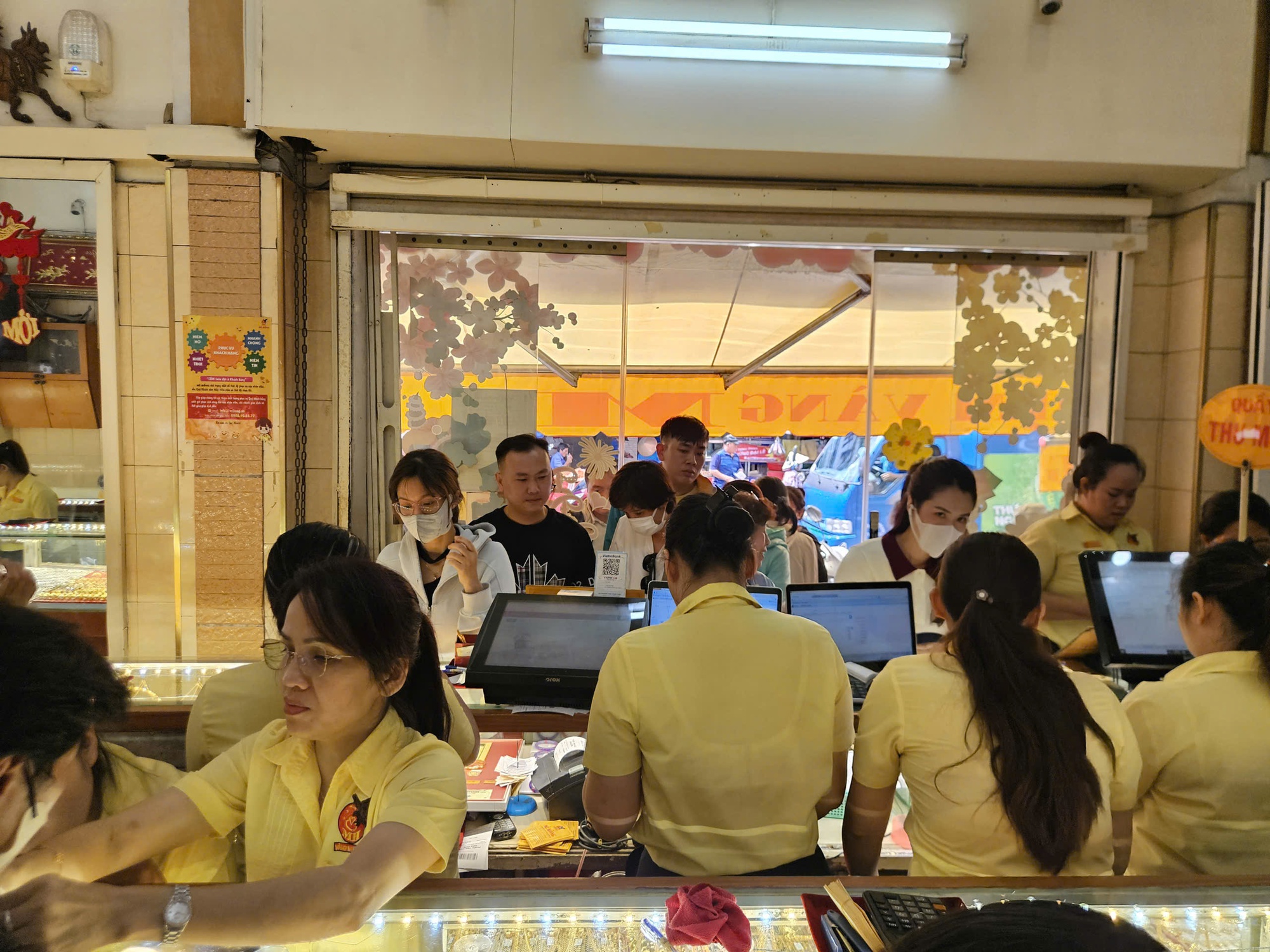 Giá vàng, bạc "nóng bỏng tay" - Ảnh 1