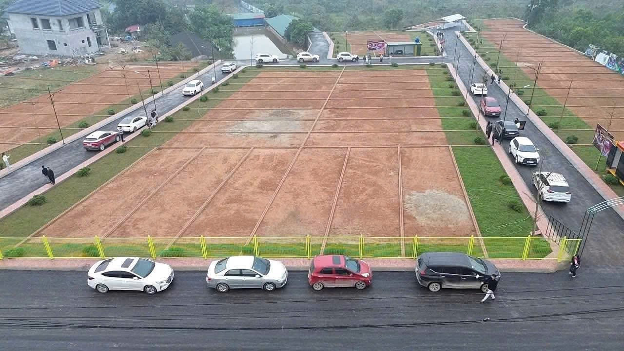 Ồ ạt phân lô bán nền, 'thổi giá' đất vùng ven Hà Nội 'ăn theo' thông tin quy hoạch - Ảnh 5